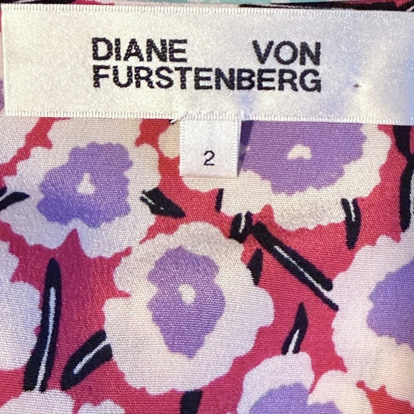 Diane Von Furstenberg Alexia Floral-Print Silk Crepe De Chine Wrap Top Size 2 - Picture 14 of 15